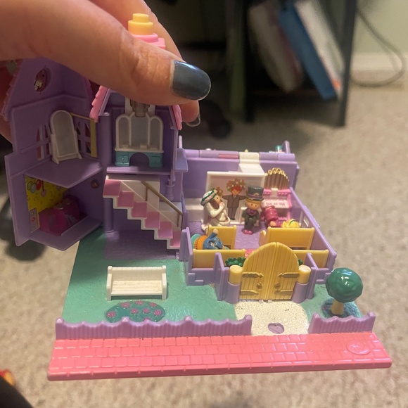 Vintage 1993 Polly Pocket 'Light-Up Wedding Chapel' by Bluebird Toys - Picture 3 of 6